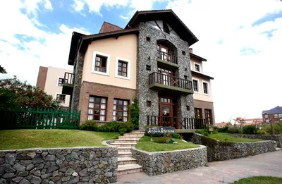 Fachada del hotel Acquamarina en Villa Gesell