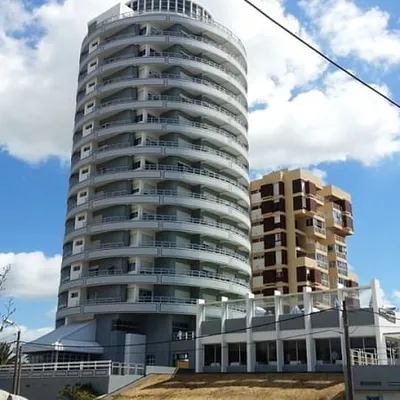 Fachada del hotel Coliseo en Villa Gesell
