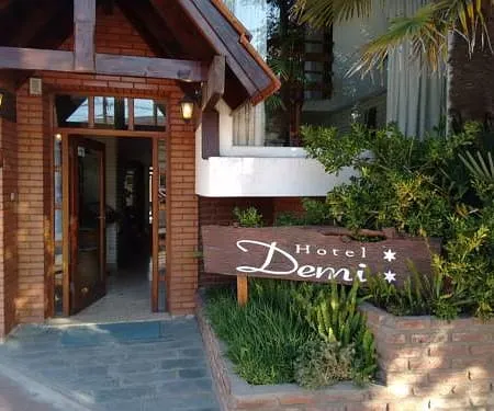 Fachada del hotel Hotel Demi en Villa Gesell