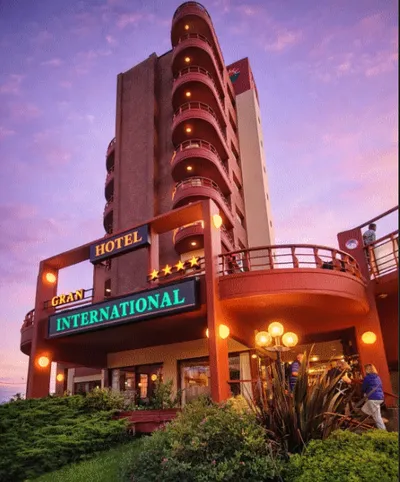 Fachada del hotel Gran International en Villa Gesell